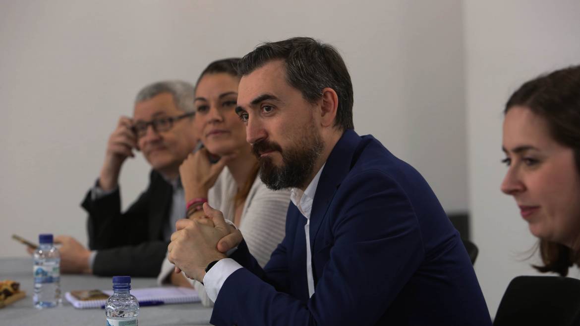 Més de 250 persones acudixen a la conferència “La independència dels mitjans” impartida per Ignacio Escolar