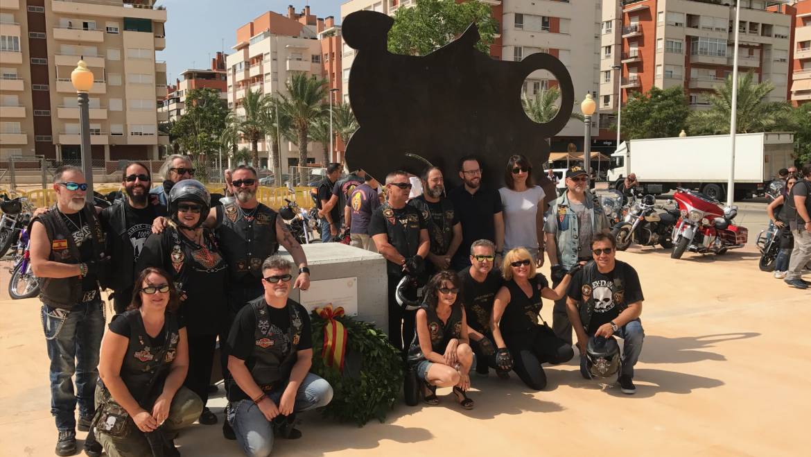 Inaugurado en Elche el monumento al motero