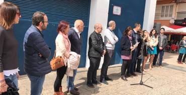 La inauguración del Jardín Doctor Alberto García García reúne a más de un centenar de personas