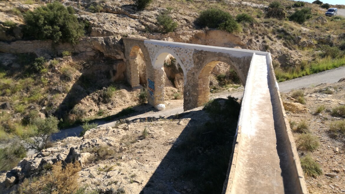 Patrimonio ya trabaja en el proyecto de reconstrucción del acueducto del Barranco del Grifo dañado por el impacto de un vehículo