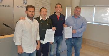 Deportes firma un convenio para la realización en Elche de un laboratorio de Bádminton Playa