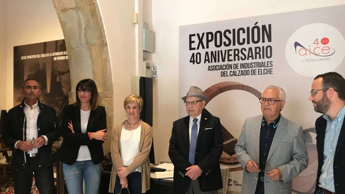Una exposició repassa els 40 anys de l’Associació d’Industrials del Calçat d’Elx