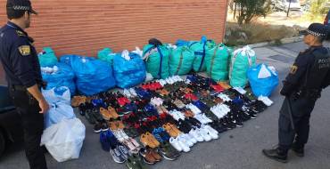 Intervención en un control de más de mil pares de calzado falsificado y cinco detenidos