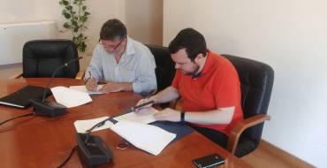 El Ayuntamiento firma un convenio de colaboración con la Associació per al Desenvolupament del Camp d’Elx