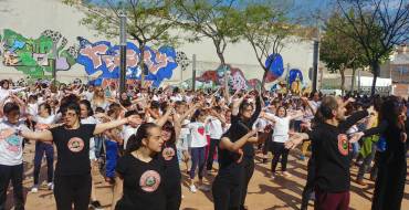 Cerca de 500 personas participan en el flashmob para celebrar el Día Internacional de la Danza