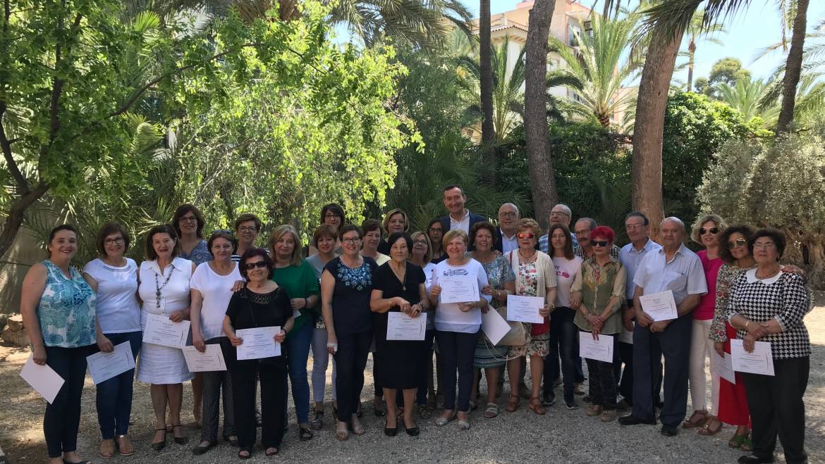 Entrega de diplomas del taller de palma blanca