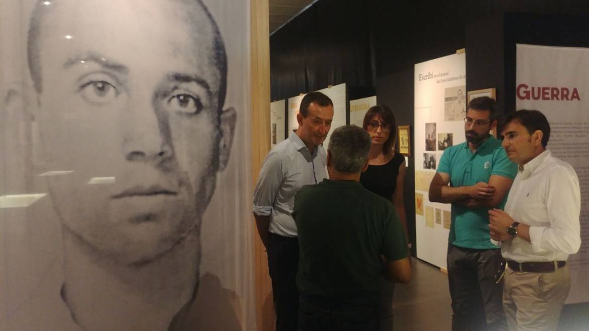 L’exposició “Miguel Hernández a plena luz” rep més de 1250 visites en les seues primeres setmanes
