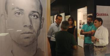 La exposición “Miguel Hernández a plena luz” recibe más de 1250 visitas en sus primeras semanas