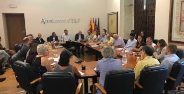 El Ayuntamiento de Elche creará un foro para mantener en contacto permanente los centros de FP con las empresas