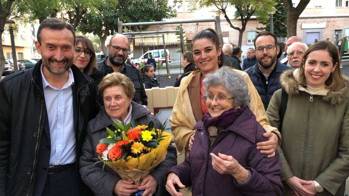 El Ayuntamiento reconoce el compromiso social y sindical de Carmen Campello con la inauguración de un jardín en Carrús