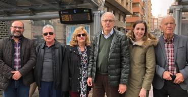 Dos nuevas marquesinas sonoras facilitan el acceso de las personas invidentes a la red de autobuses urbanos en Elche