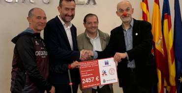 Entrega de la recaudación lograda a través del Dorsal Solidario de la 47 Media Maratón de Elche