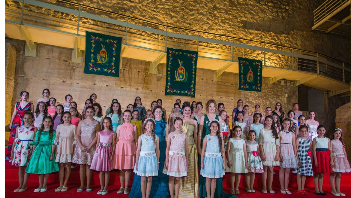 Las candidatas a reinas y damas de las Fiestas de Elche 2019 viven su primera puesta de largo en el Palacio de  Altamira