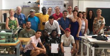 El Concejal de Promoción Económica clausura el curso de Montado de Calzado de AVECAL financiado por el Ayuntamiento de Elche