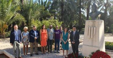 Ofrenda floral a la estatua de Jaume I