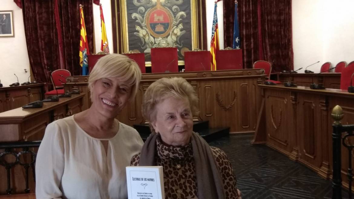 Puri Vives rep a l’Ajuntament l’Associació de Docents Murcians ACDOMUR