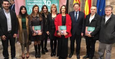 Mariola Galiana asiste a la presentación del libro Cooperación Valenciana: 30 anys transformant el Món”