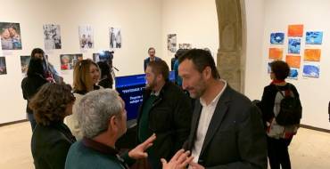 La Llotja Medieval acoge una exposición de pintura y fotografía realizada por los usuarios de AFAE y artistas locales