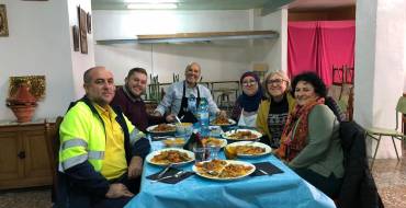Mariano Valera visita el comedor social Al-Taufik en Carrús