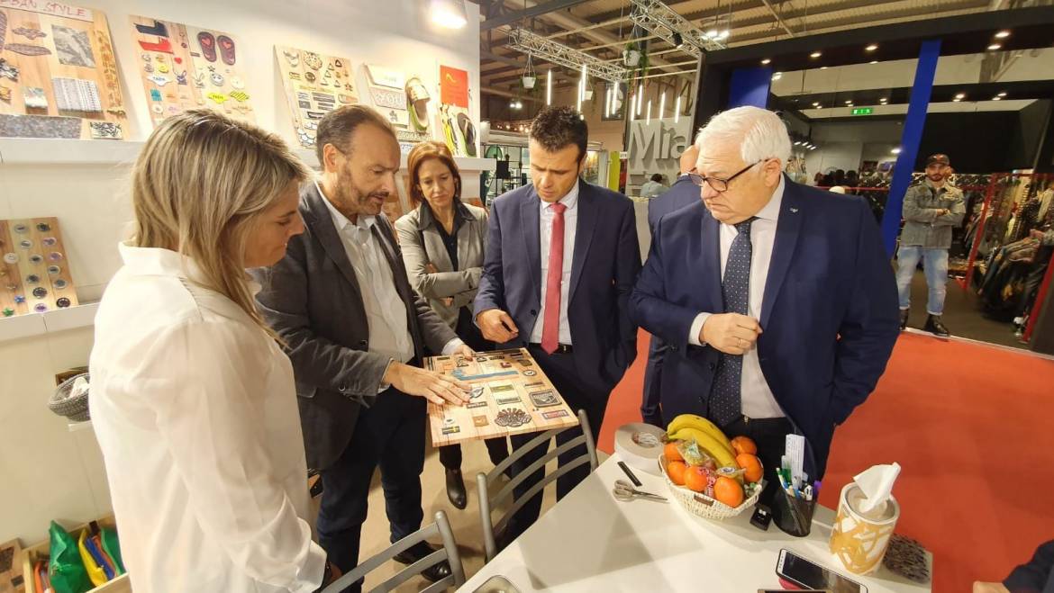 Carles Molina destaca en “Lineapelle” l’aposta per la qualitat de les empreses il·licitanes de components per al calçat