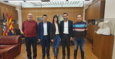 El alcalde y el concejal de Promoción Lingüística se reúnen con El Tempir para seguir impulsando el uso del valenciano en el municipio