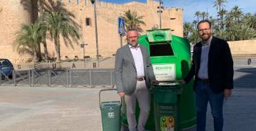 El Ayuntamiento reparte contenedores especiales en los negocios de hostelería para incrementar un 20% el reciclaje de vidrio