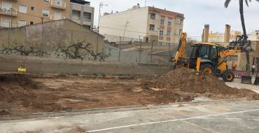 El Ayuntamiento inicia los trabajos previos para la colocación de las nuevas aulas prefabricadas en el CEIP La Baia