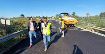 La operación de asfaltado llega a la vereda de Crevillent con una inversión de 70.000 euros