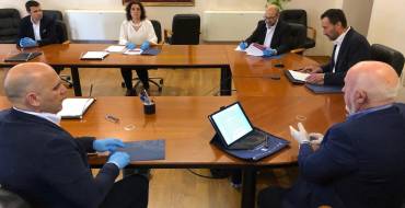 El gobierno municipal y los agentes sociales firman un acuerdo para la reactivación económica y social de Elche