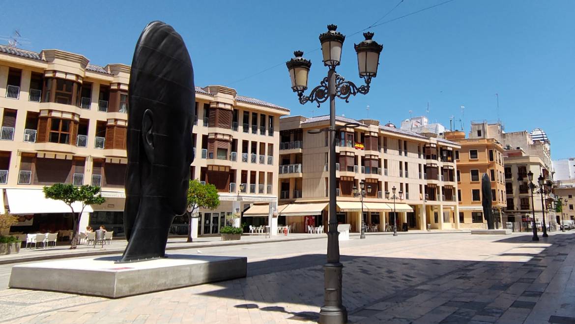 Las esculturas de Jaume Plensa “Silvia” y “María” seguirán en Elche hasta el mes de septiembre