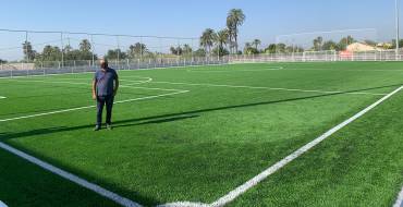 La Junta de Gobierno adjudica la renovación del césped artificial del campo de fútbol del Polideportivo de Carrús