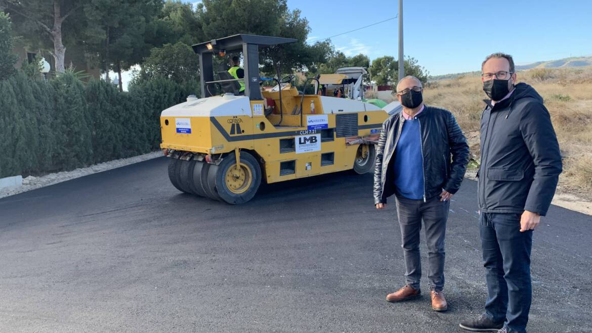 El Ayuntamiento avanza en su Plan de Asfaltado actuando en el camino de Carrillo y en la Ronda Oeste