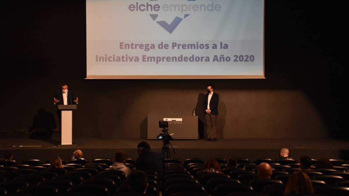 L’Ajuntament d’Elx entrega els 12 premis corresponents a la iniciativa emprenedora de 2020