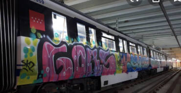 Cinco grafiteros detenidos por causar daños en medio kilómetro de vagones de Renfe