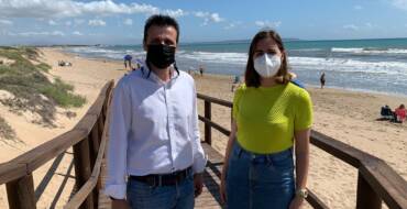 Elche declara todas sus playas libres de humo para proteger el medioambiente y la salud humana