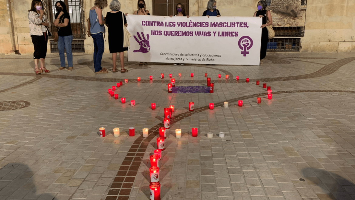 El Ayuntamiento de Elche se suma a las manifestaciones para mostrar su repulsa contra la violencia vicaria y el aumento de asesinatos machistas