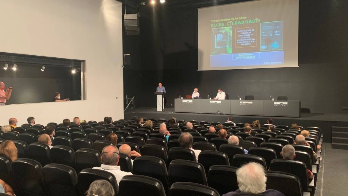 El alcalde asiste a la presentación del libro de Juan Lorenzo Antón ‘Elche, Ciudad de Oasis’