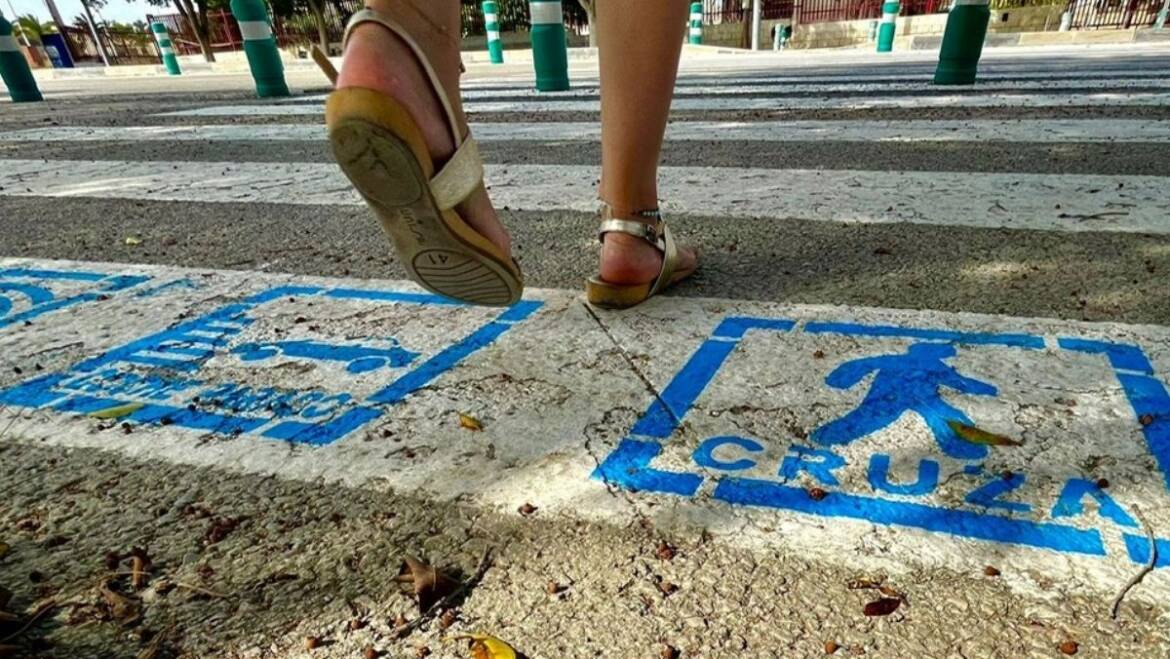 Pictogramas en los pasos de peatones para caminar hacia un municipio más inclusivo