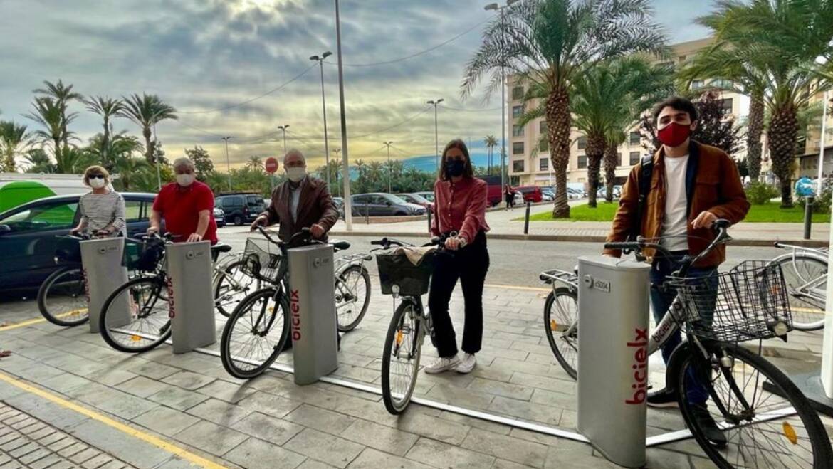 Movilidad pone en funcionamiento una nueva estación de BiciElx en El Raval