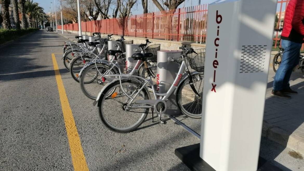 Movilidad Sostenible pone en funcionamiento en la Ciudad Deportiva la estación número 50 de Bicielx