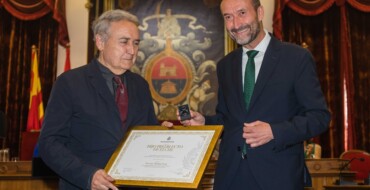 El escritor, dramaturgo y cineasta ilicitano Vicente Molina Foix recibe el nombramiento de  Hijo Predilecto de Elche