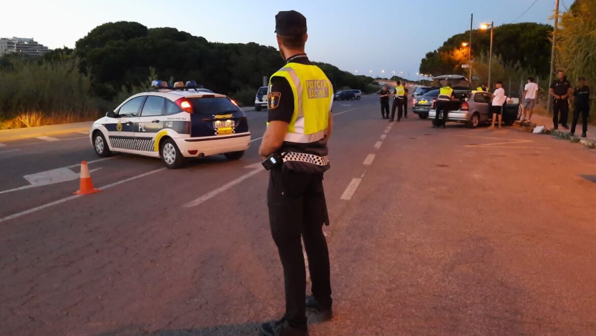 Detingut un home per colpejar el seu pare en presència d’agents de la Policia Local