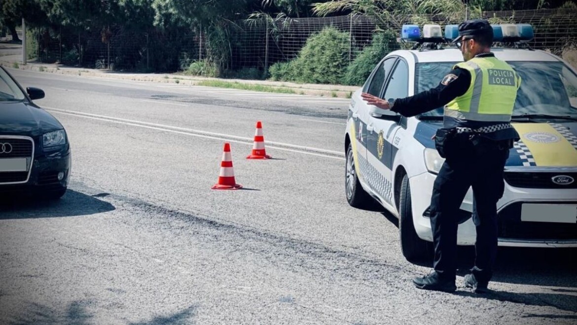 La Policía Local de Elche detiene en un control a una persona que conducía un coche de baja por robo en Madrid