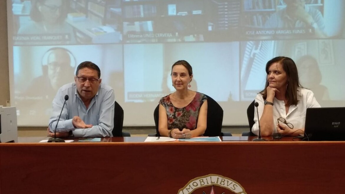 Bibliotecarios de la UNED de toda España se reúnen en Elche en el primer encuentro nacional tras la pandemia