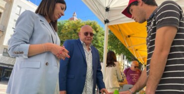 La Plaça de Baix acoge un circuito de movilidad y una exposición de material adaptado a las necesidades de las personas con discapacidad visual