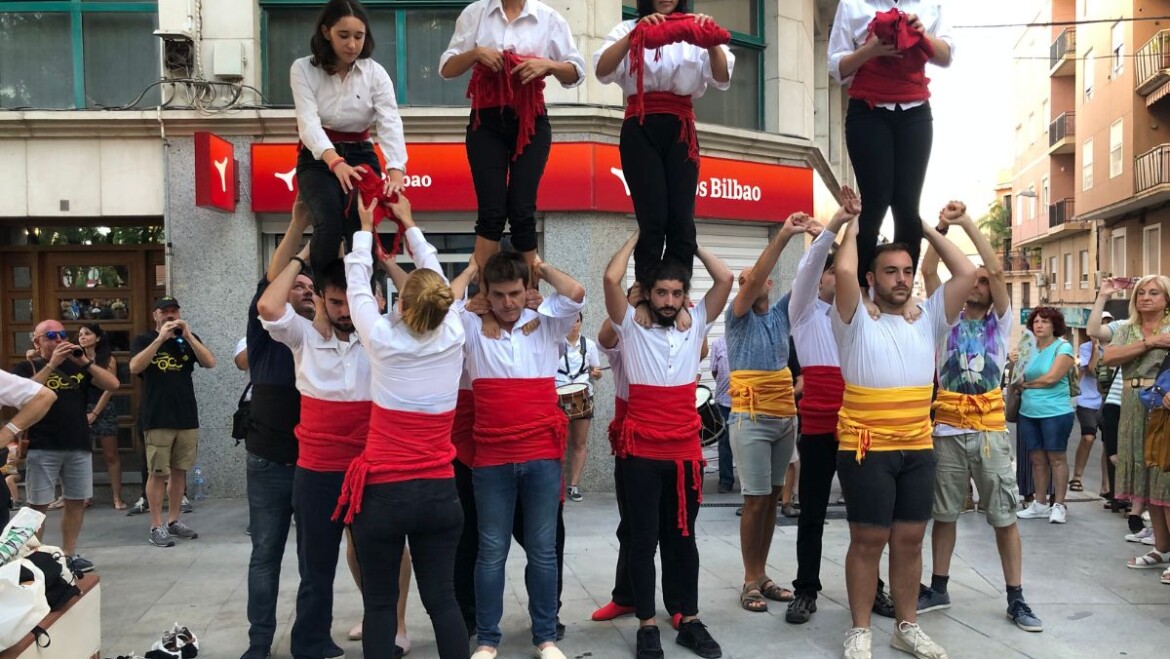 La Plaça de Baix acoge el 8 de octubre actuaciones de dolçaina y de la  Nova Muixeranga d’Algemesí para conmemorar el Nou d’Octubre