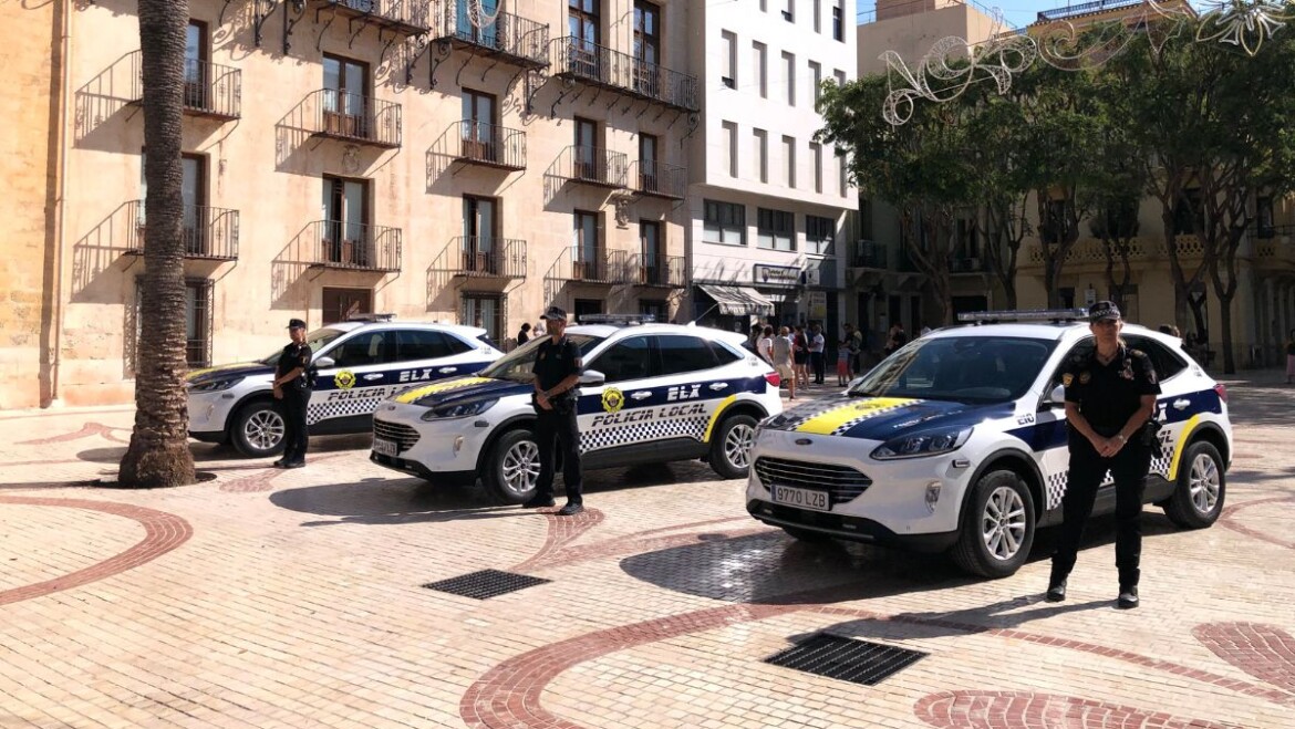 El Ayuntamiento suma 11 nuevos vehículos híbridos a la flota de la Policía Local