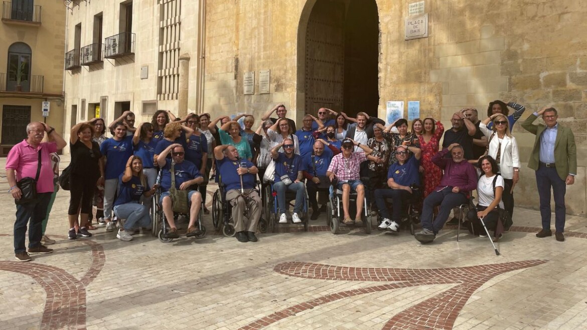 La Plaça de Baix acoge la lectura del manifiesto con motivo del Día Nacional del Daño Cerebral Adquirido