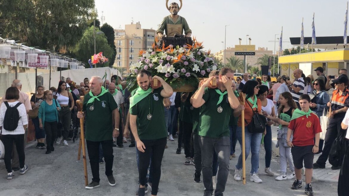 La romeria de Sant Crispí torna en gran als carrers de Carrús