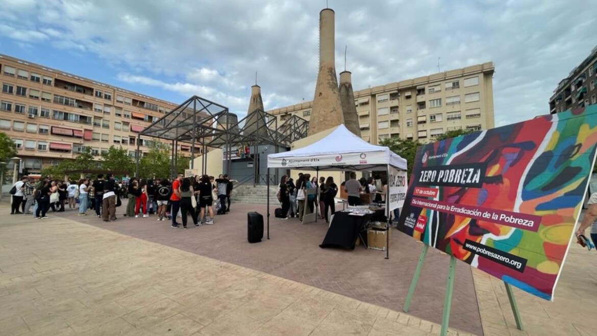 Més de 200 joves pinten llenços per a visibilitzar i conscienciar a través de l’art les desigualtats i la pobresa al món